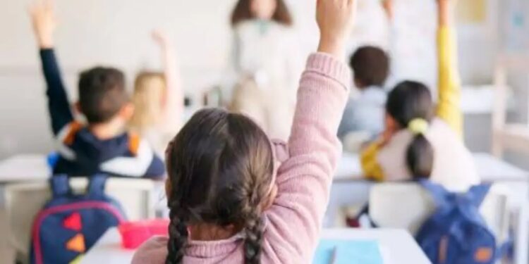 SEP anuncia nueva beca universal para niños de educación básica