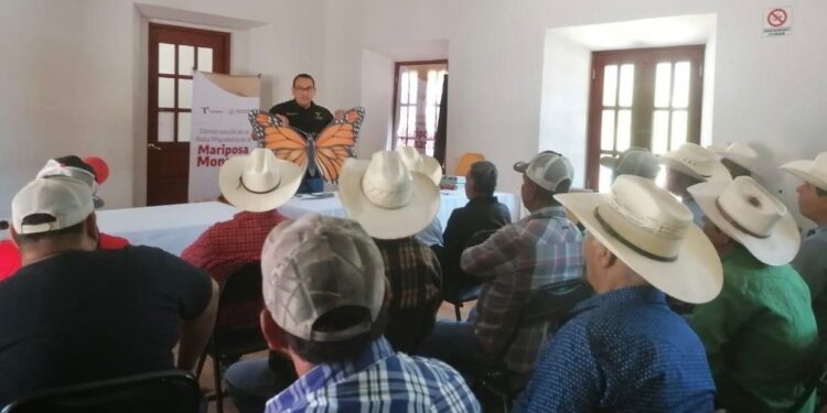 Capacita la Comisión de Parques a ejidatarios en pro de la mariposa monarca