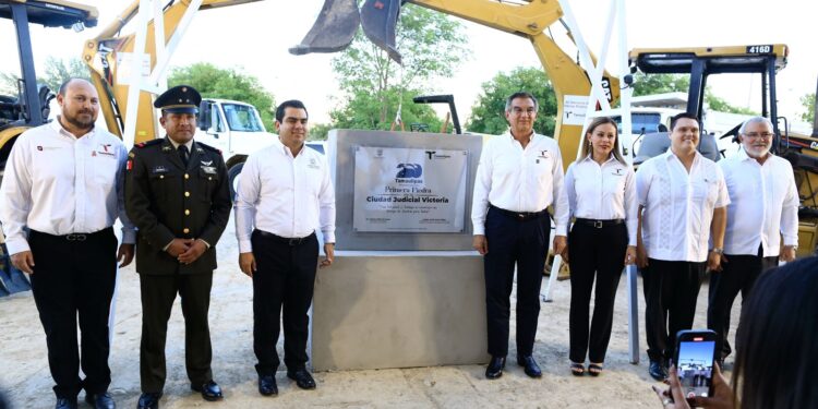 Coloca Américo Villarreal primera piedra de la Ciudad Judicial en Victoria