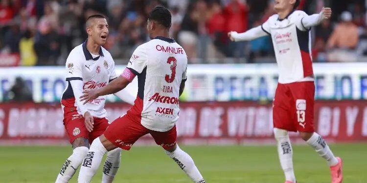 Chivas vence a domicilio al Pachuca