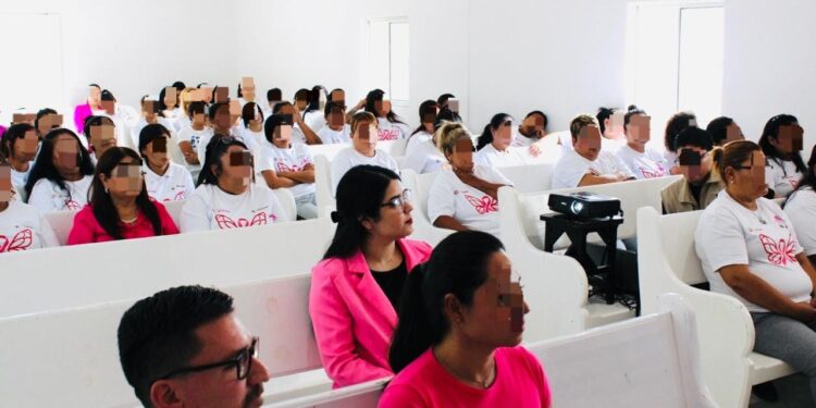 Mujeres de CEDES Victoria conmemoran el Mes Rosa